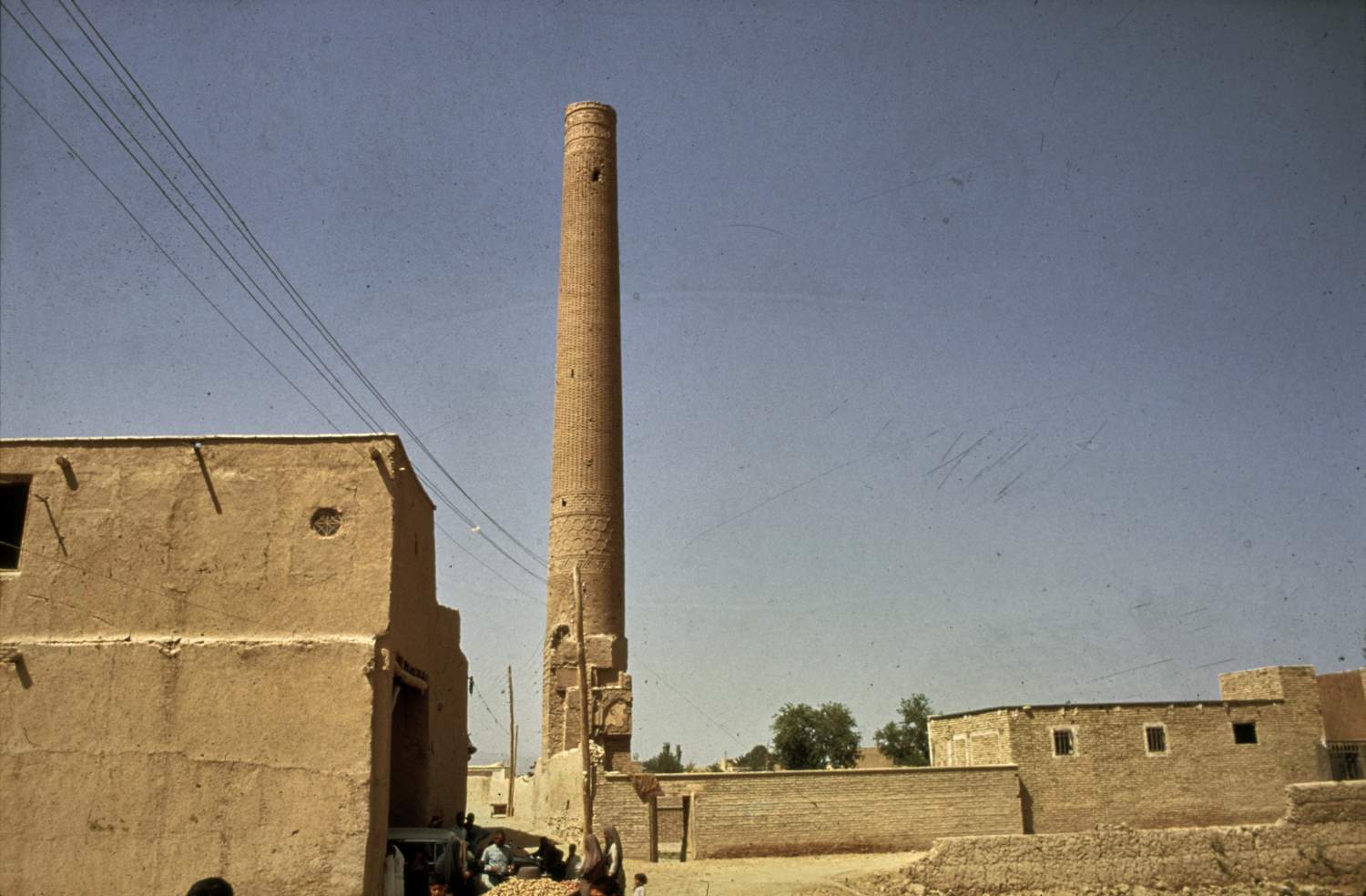 Manar-i Chihil Dukhtaran - General view of minaret from surrounding neighborhood.