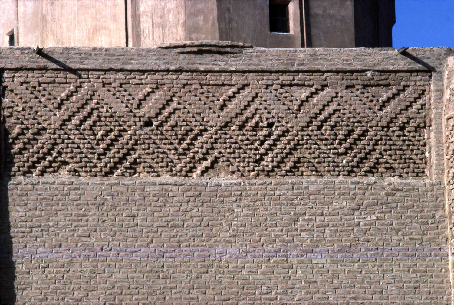 Exterior detail of a band of hazar-baf brickwork