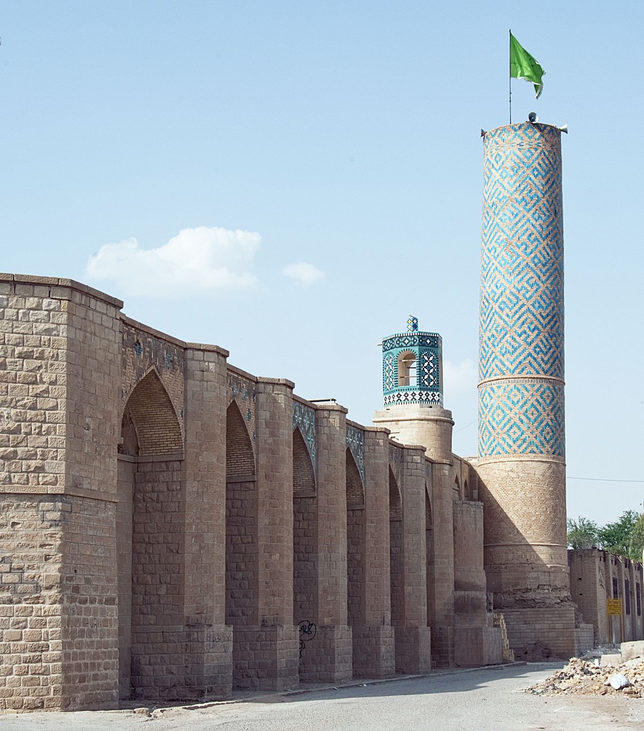 View along exterior of southeastern wall toward minaret.