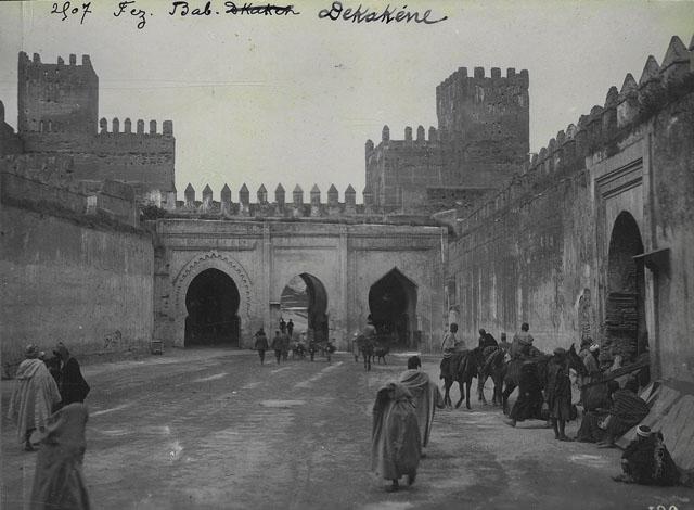 General view of Bab Dekakene from within the walls / "Fez, Bab Dekakéne"