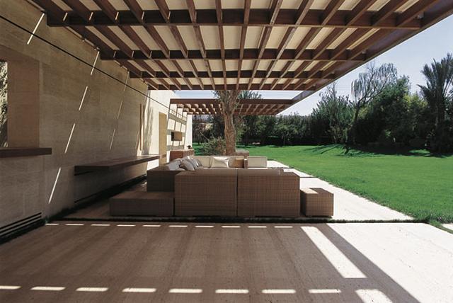 Cantilevered pergola with shade machanism and climate control grooves