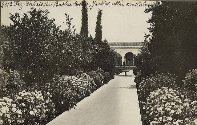 Exterior view, central walkway of the gardens, Batha Palace Museum / "Fez, Palais du Batha Musée, Jardins, allée centrale"