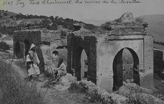 General view of fort and Msalla ruins / "Fez, Fort Chardonnet, Les ruines de la Msalla"