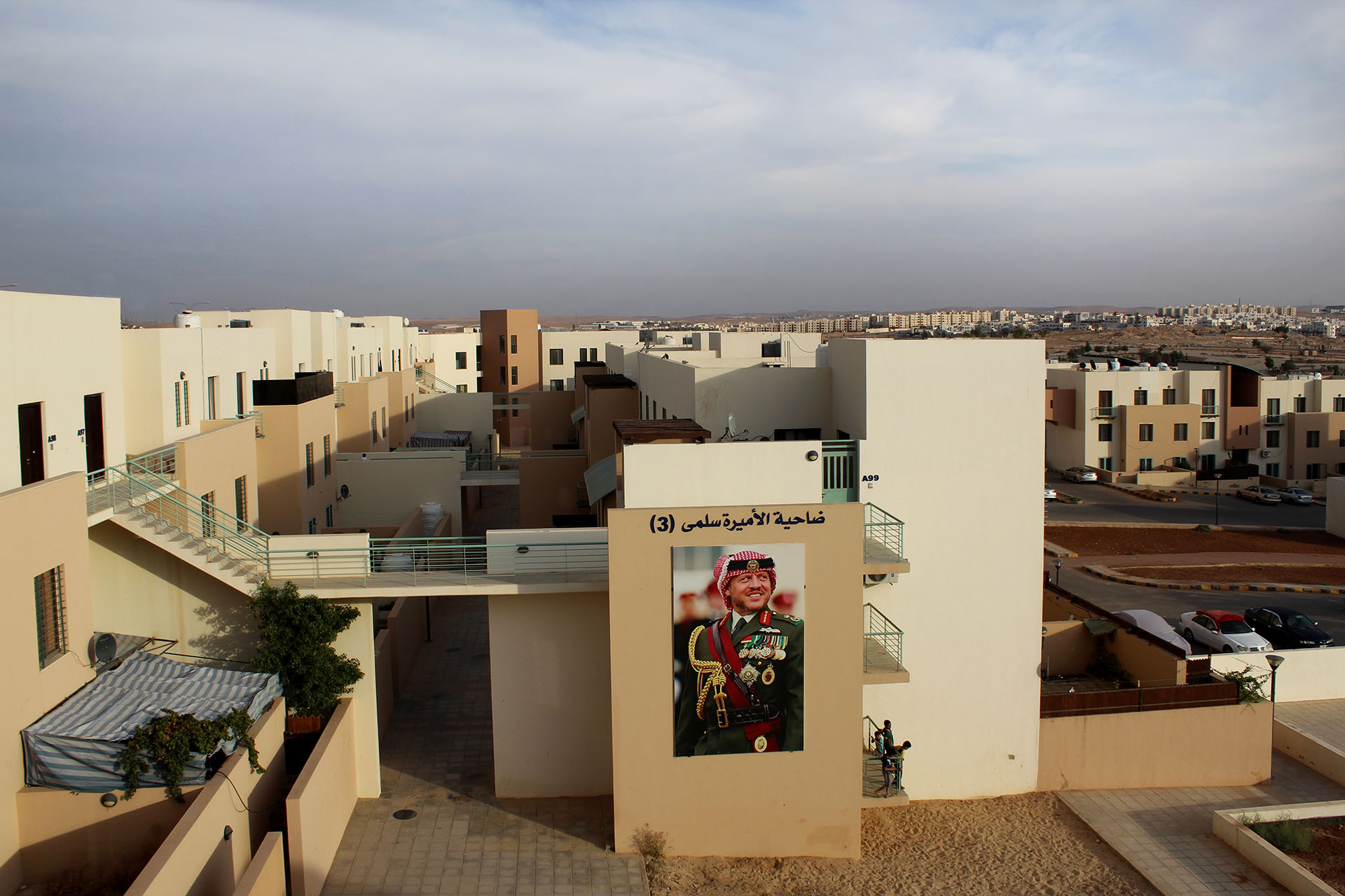 <p>This residential development for members of the Jordanian army has 145 residential units set of different types set around a central communal courtyard on a 22,000 square metre site.</p>