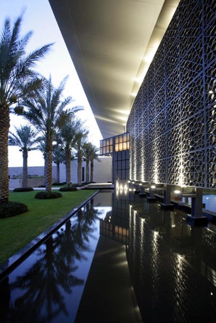 Helal 3: the front facade is surrounded by a reflecting pool that flows indoors