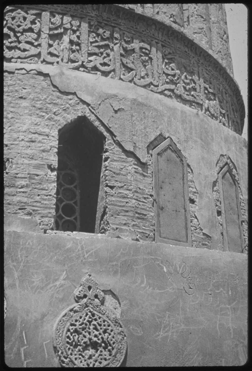 <p>Exterior view of dome, showing detail of drum and inscription band.</p>