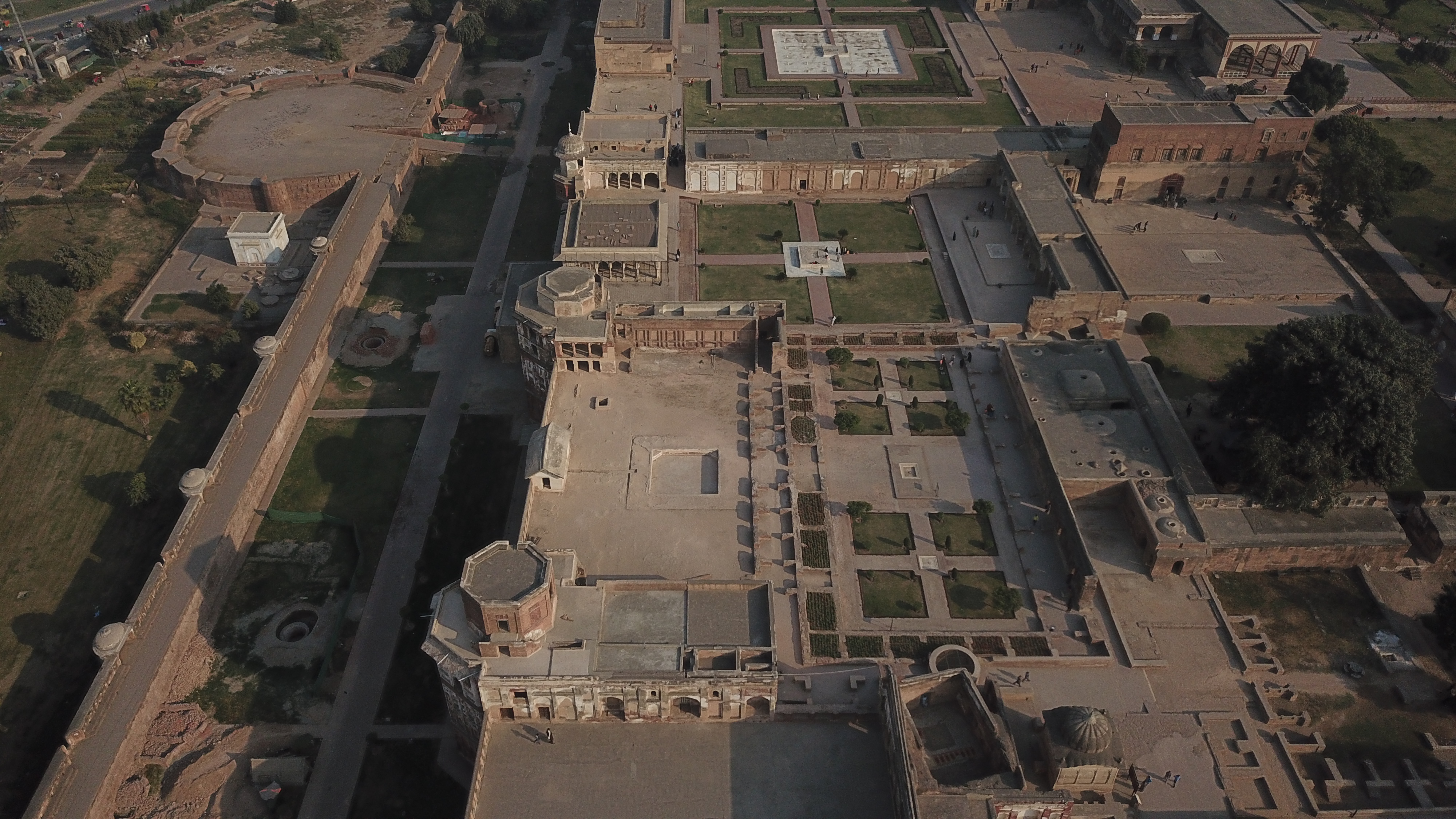 Khilwat Khana Restoration - <p>Drone photograph from the west of the Khilwat Khana Quadrangle<strong> </strong>and Lahore Fort</p>