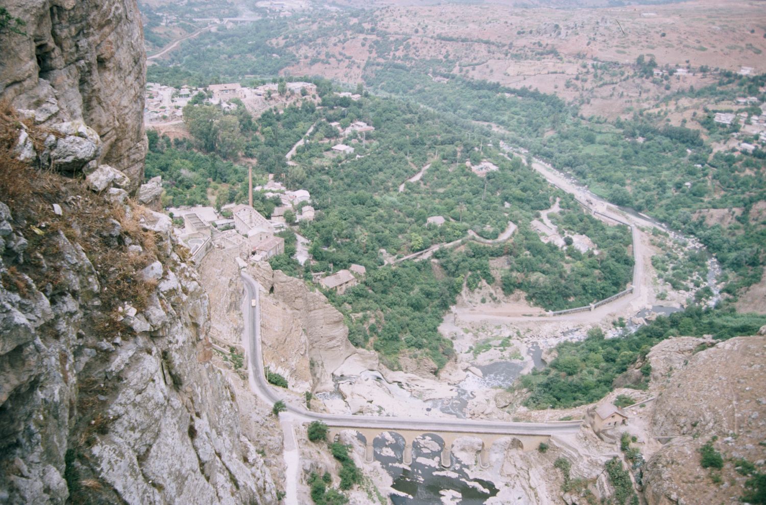 General view eastward of Rhumel Gorge, with Centre Hospitalo-Universitaire Benbadis in background