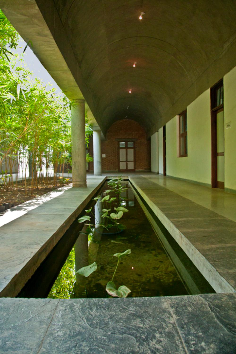 A central water body and bamboo court segregates the exhibition space and administration areas