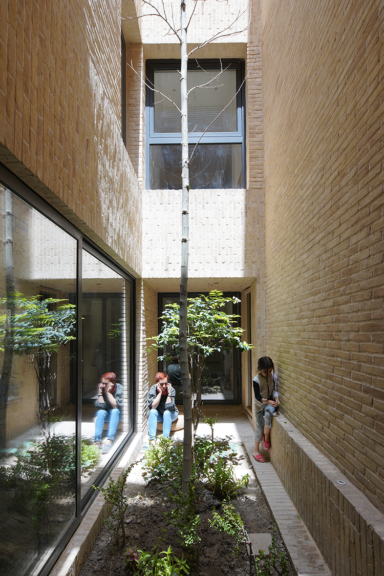 <p>The interior spaces are organised around three different courtyards, thus providing more light and interaction with the exterior than the traditional central courtyard model.&nbsp;</p>
