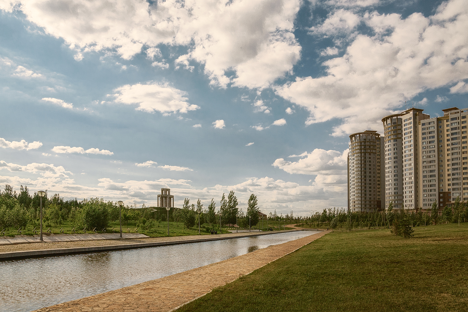 Astana Presidential park - Canal view