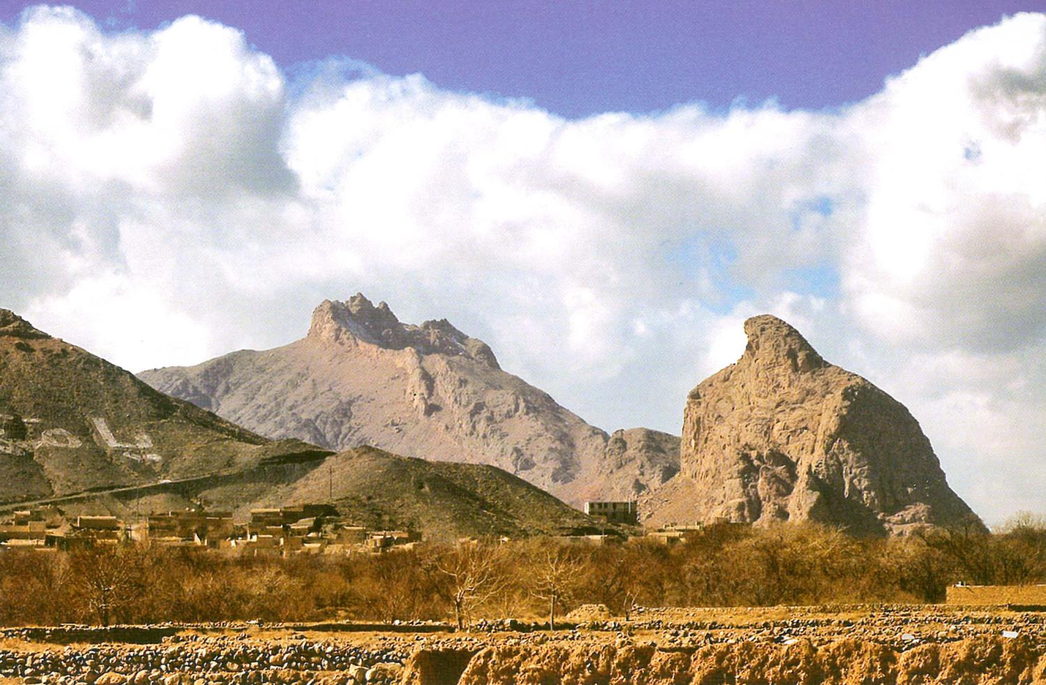 The perspective of the Islamieh village & “Oghab mountain”