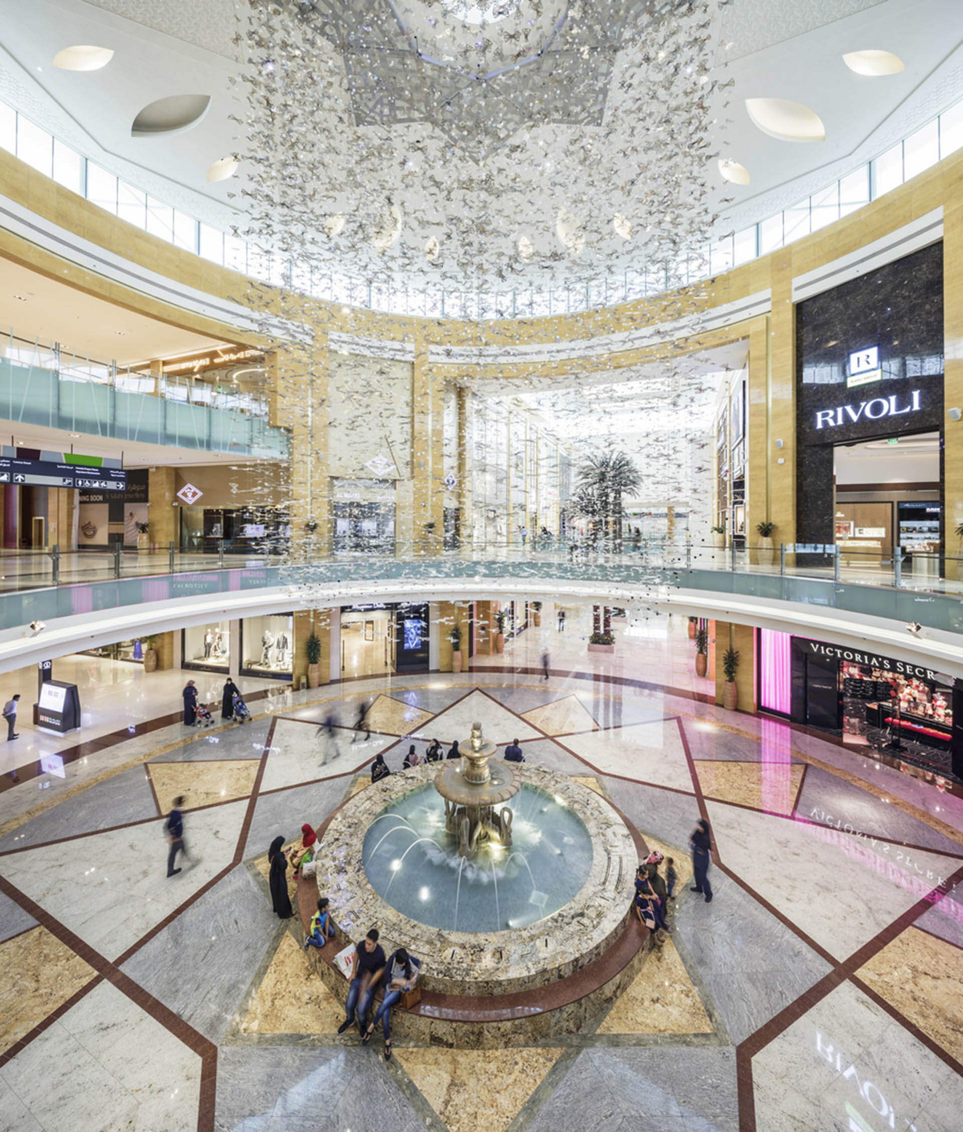 <p>Mall of Qatar chandelier and fountain</p>