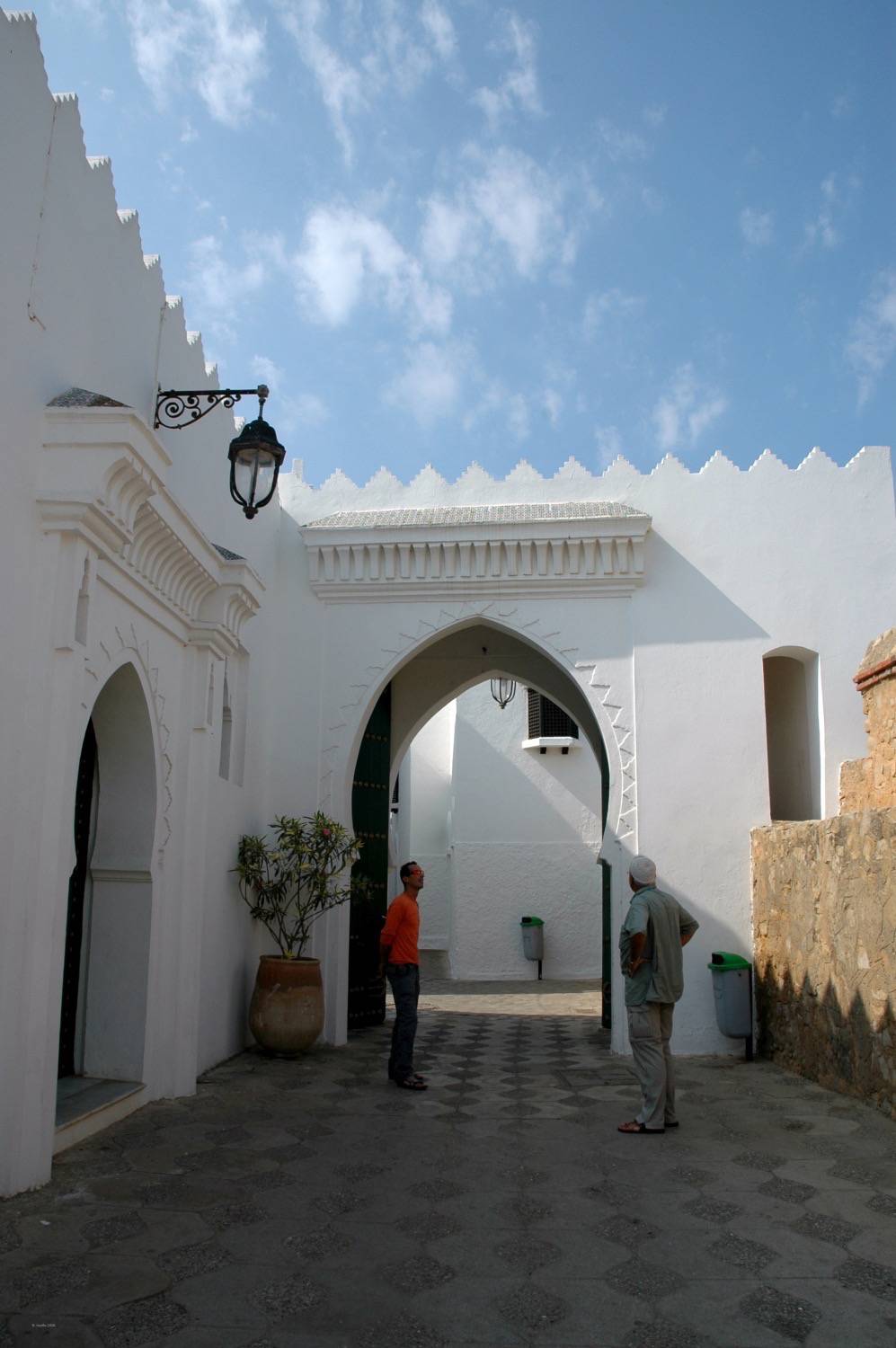 A pointed archway in the medina