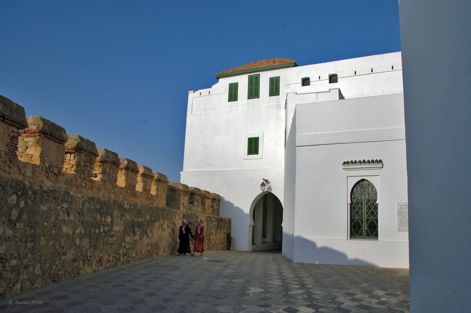 A medina building intersecting with the city wall