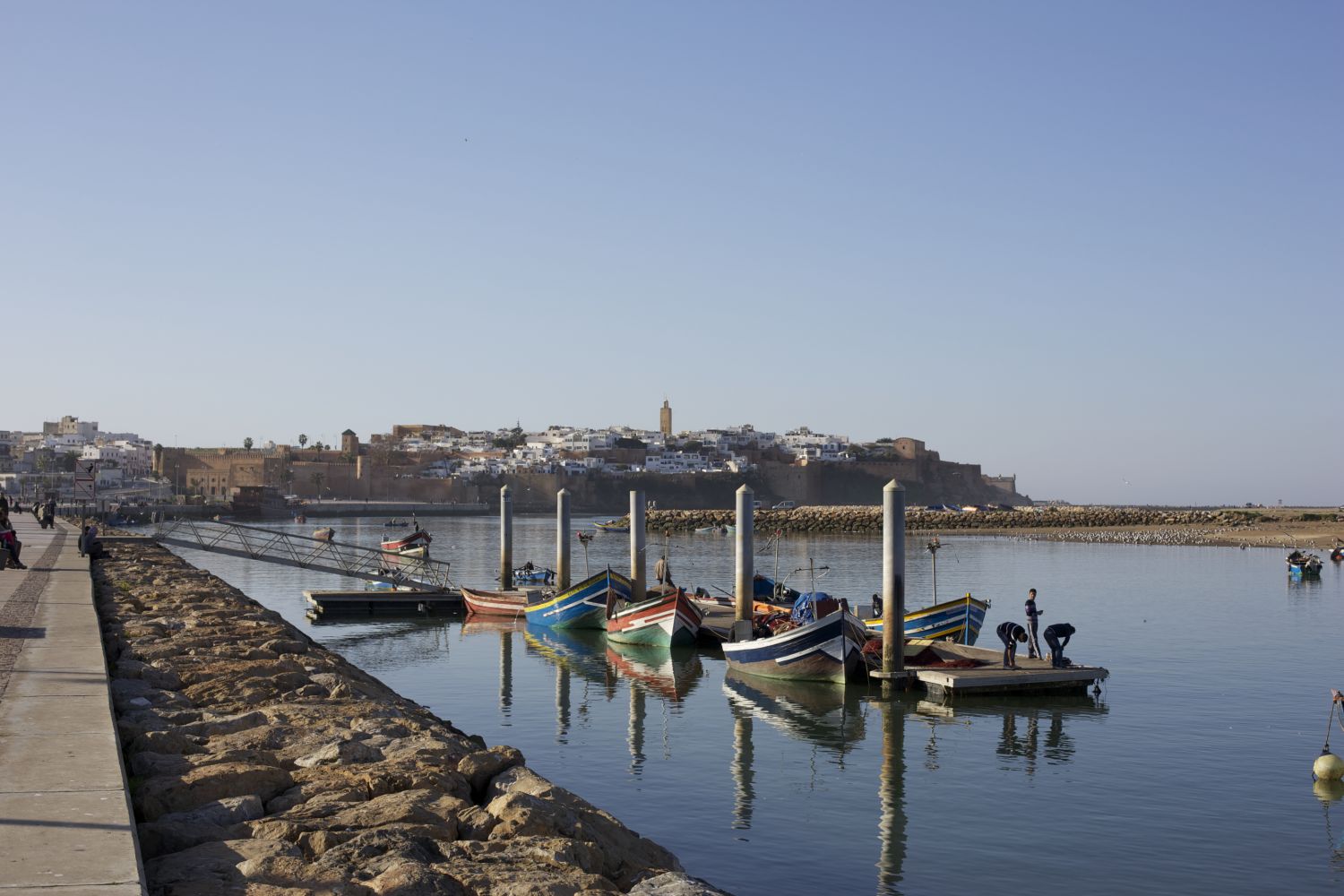 View northwest along the waters of the Oued Bou Ragrag River, to Qasba al-Udaya, which is visible, left to right, from its southwestern tip to its northeastern edge; at center is the El-Atika Mosque