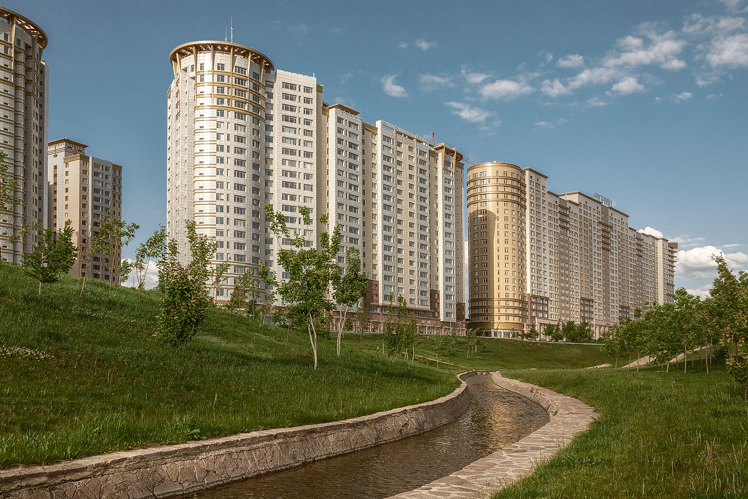 Astana Presidential park - Residential complex on the border of the park 