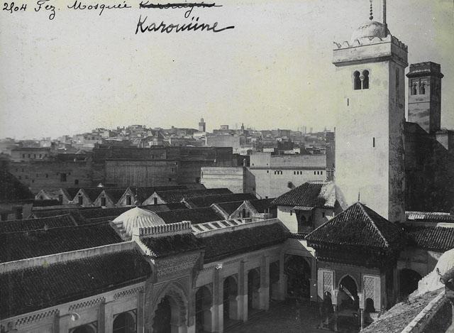 Jami' al-Qarawiyyin - View over the courtyard to minaret, Qarawiyyin Mosque / "Fez, Mosquée Karouiine"