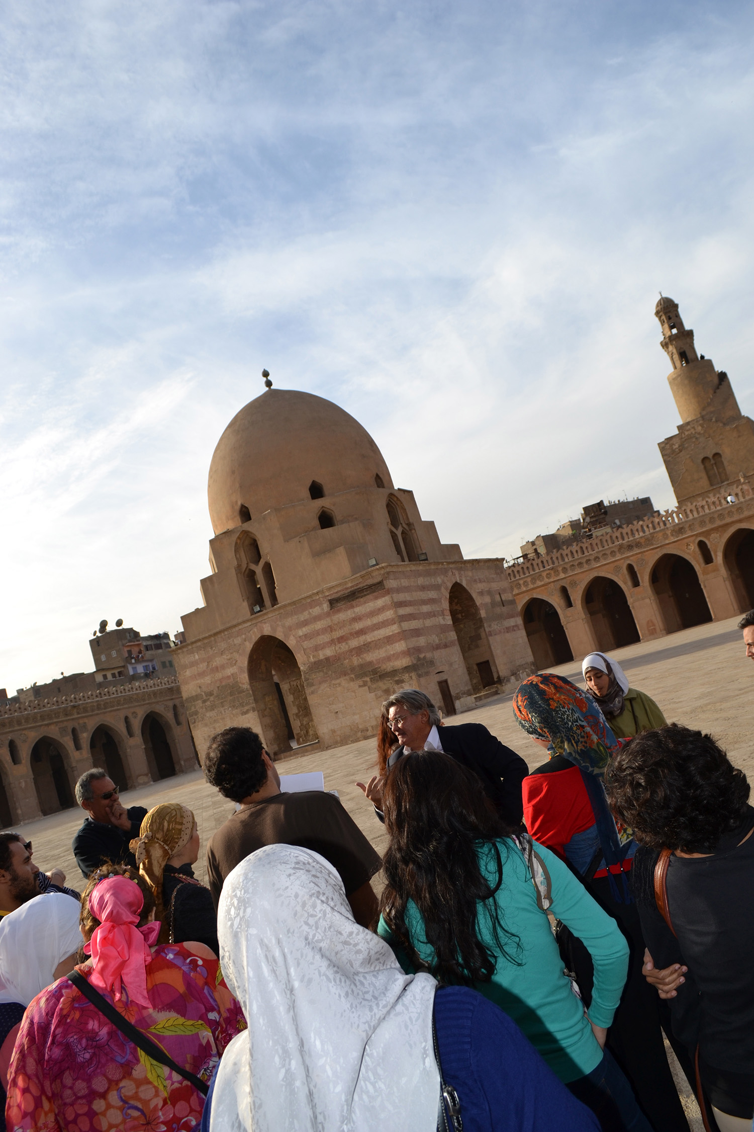 Guided tours in Khalifa street 