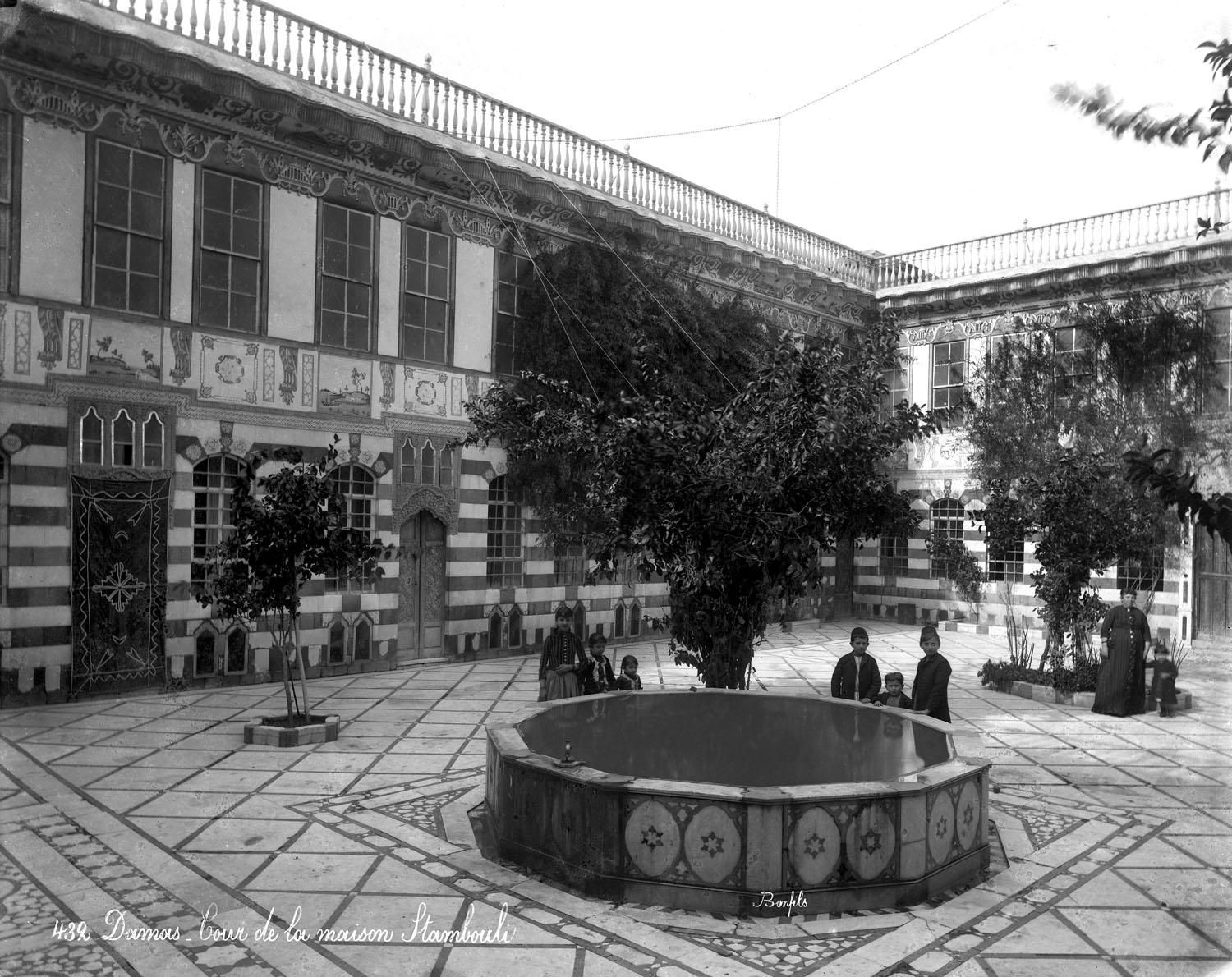 Bayt Istanbuli - Courtyard view of fountain