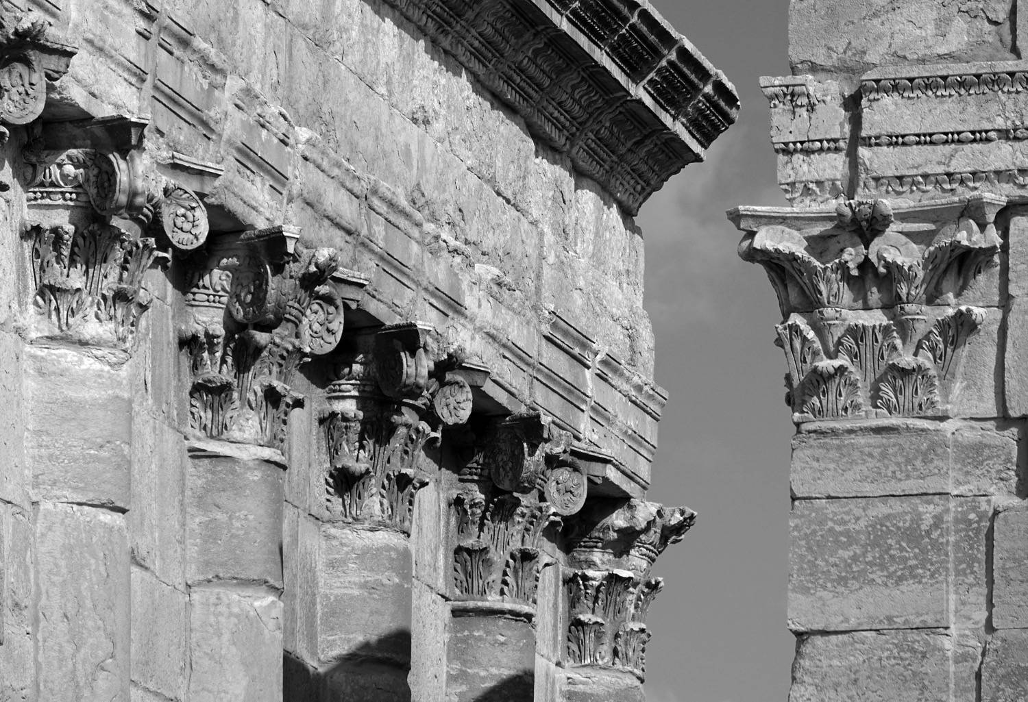 Jupiter's temple (left); Juno's Temple (right). Exterior view. View of details of Corinthian capitals. 