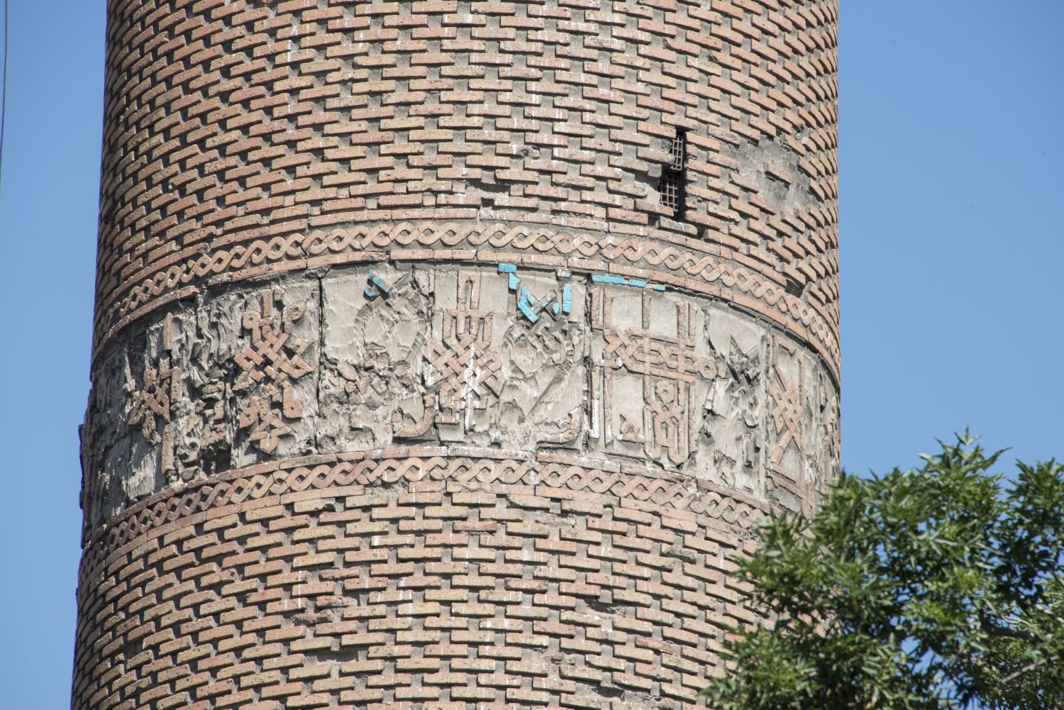 Minaret: close view of inscription band.