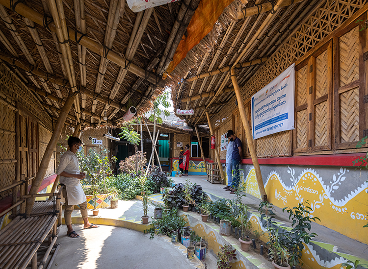 <p>The display centre in camp 11 provides Rohingya women with a facilty to create, showcase and sell handmade products to visitors. The open courtyard connects the production workshop and the dispay centre.&nbsp;</p>