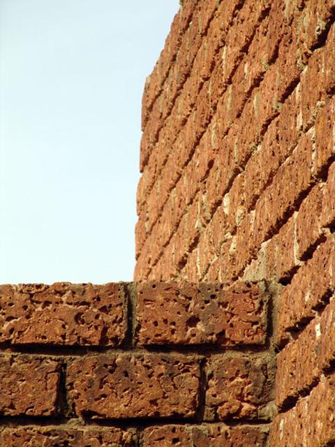 Wall in laterite blocks