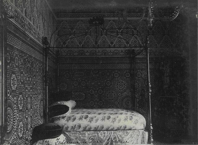Dar Glaoui Palace - Interior view, bedroom of Dar Glaoui Palace / "Fez, Intérieur marocain Dar Glaoui, Chambre a couché"