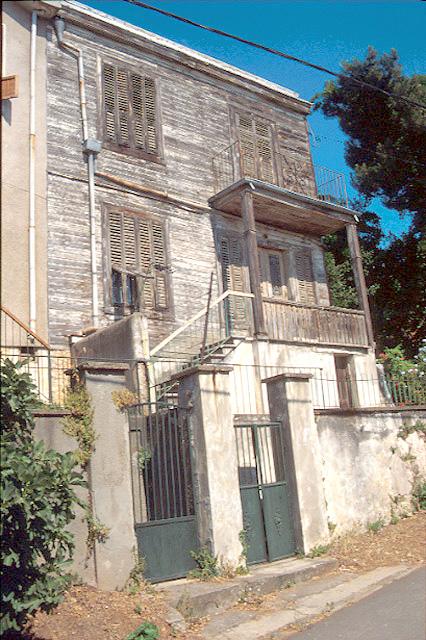 Main façade of a wood house