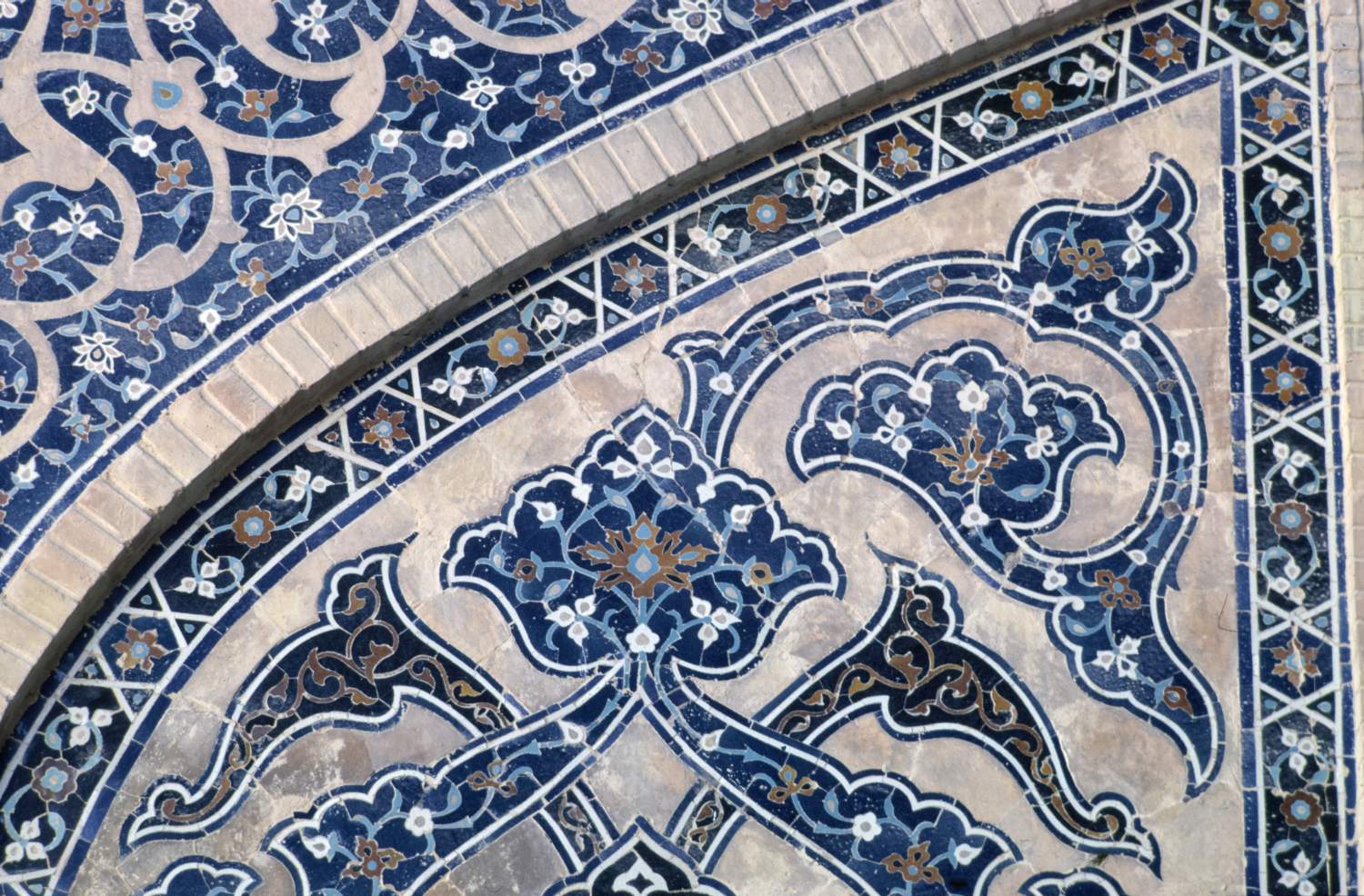 Masjid-i Jami' (Isfahan) - Detail of tile mosaic ornament on wall of southwestern (qibla) iwan.