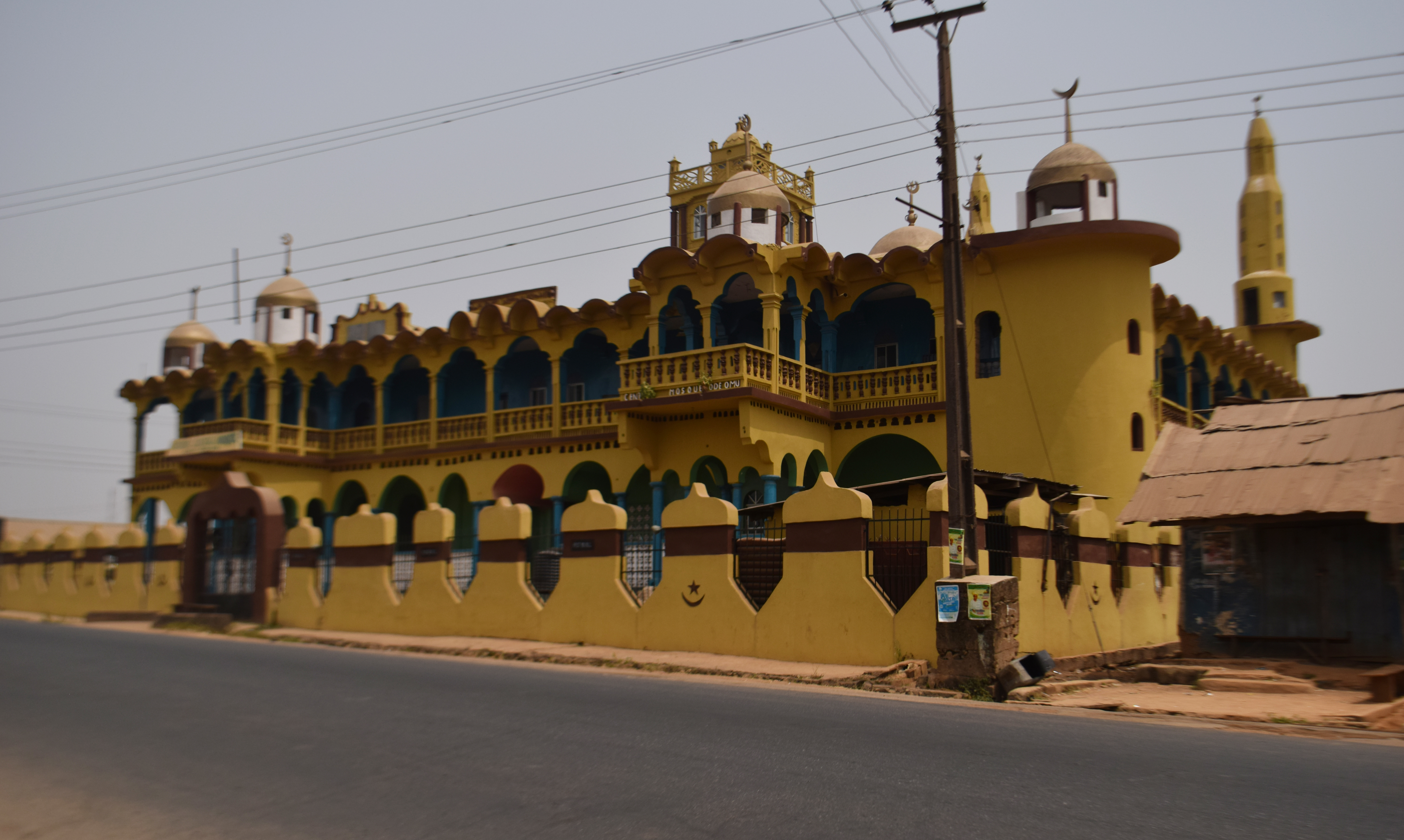 Ode Omu Central Mosque - Exterior view