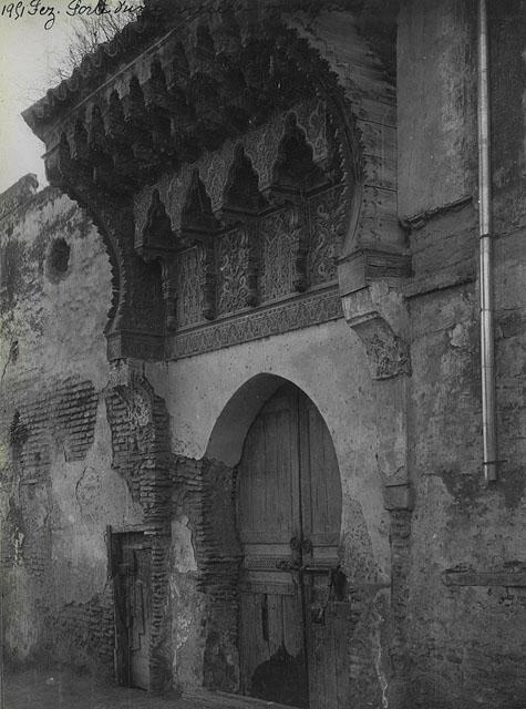 Exterior view of portal, Abu al-Hassan Mosque / "Fez, Porte de la mosquée Abou-el-Hassane"