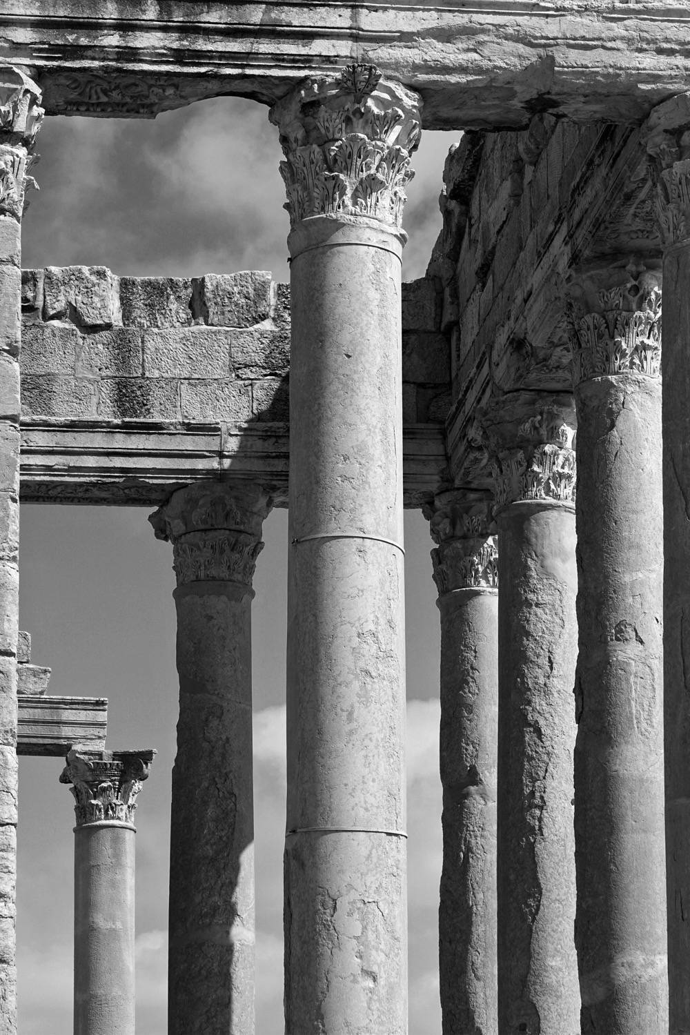 View of the Temple of Juno. Detailed view of the columns and capitals. 