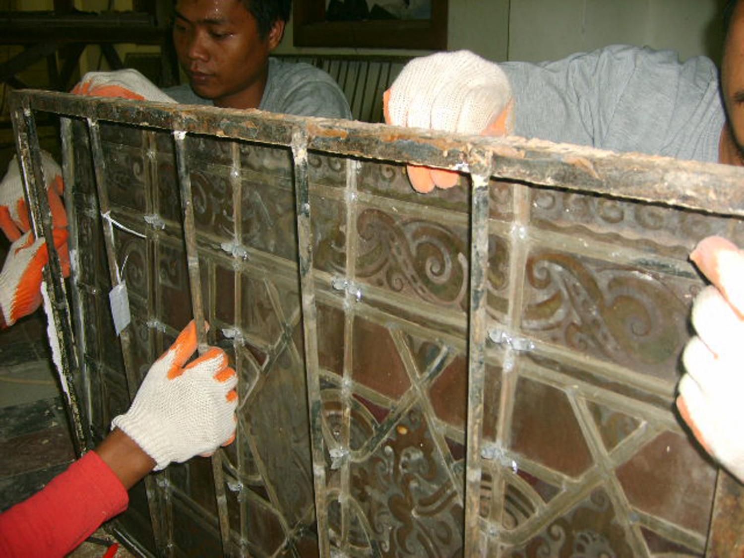 Conservation and repair of the stained glass. All the frame already damage by rust and the stained frame are broken in some parts.