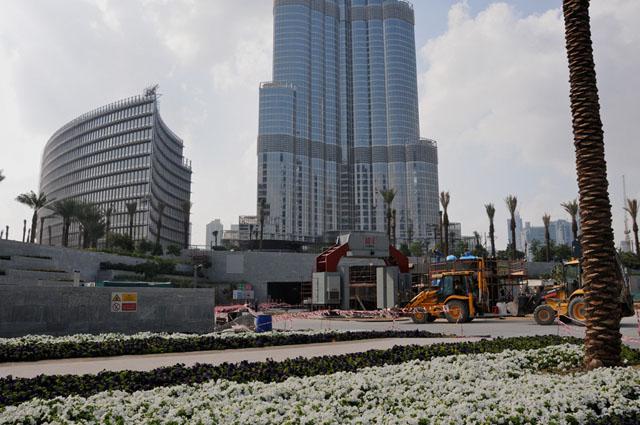 View from the downtown square to 'Burj Khalifa' and the 'Burj Offices' building 