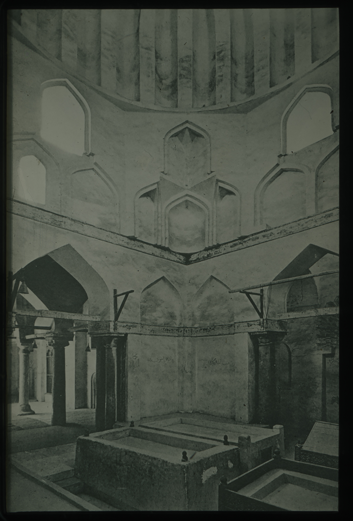 Mashhad Yahya al-Shabihi - <p>View of tomb chamber.</p>