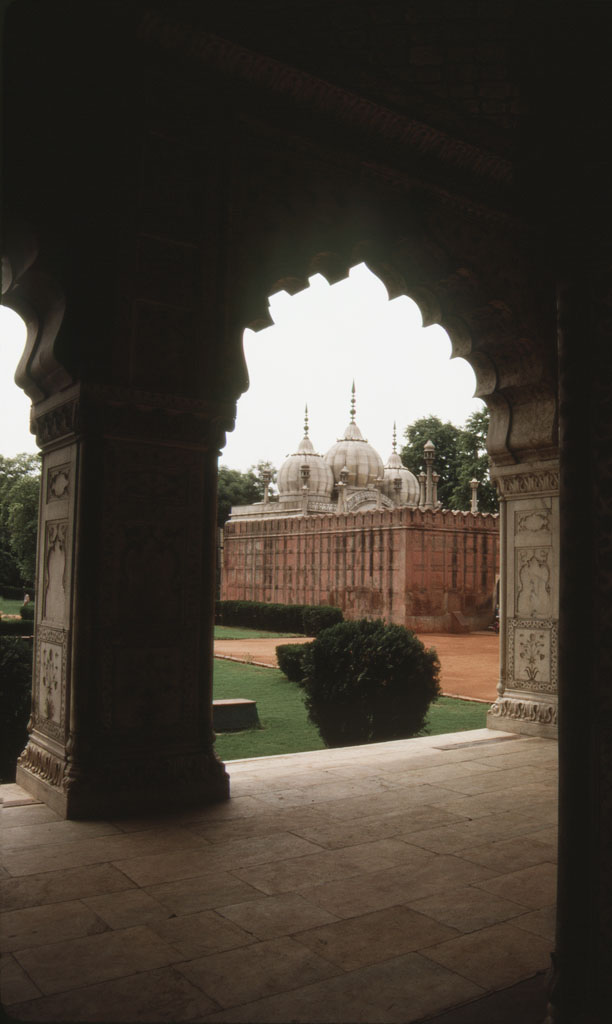 View from Diwan-i Khas arcade to mosque