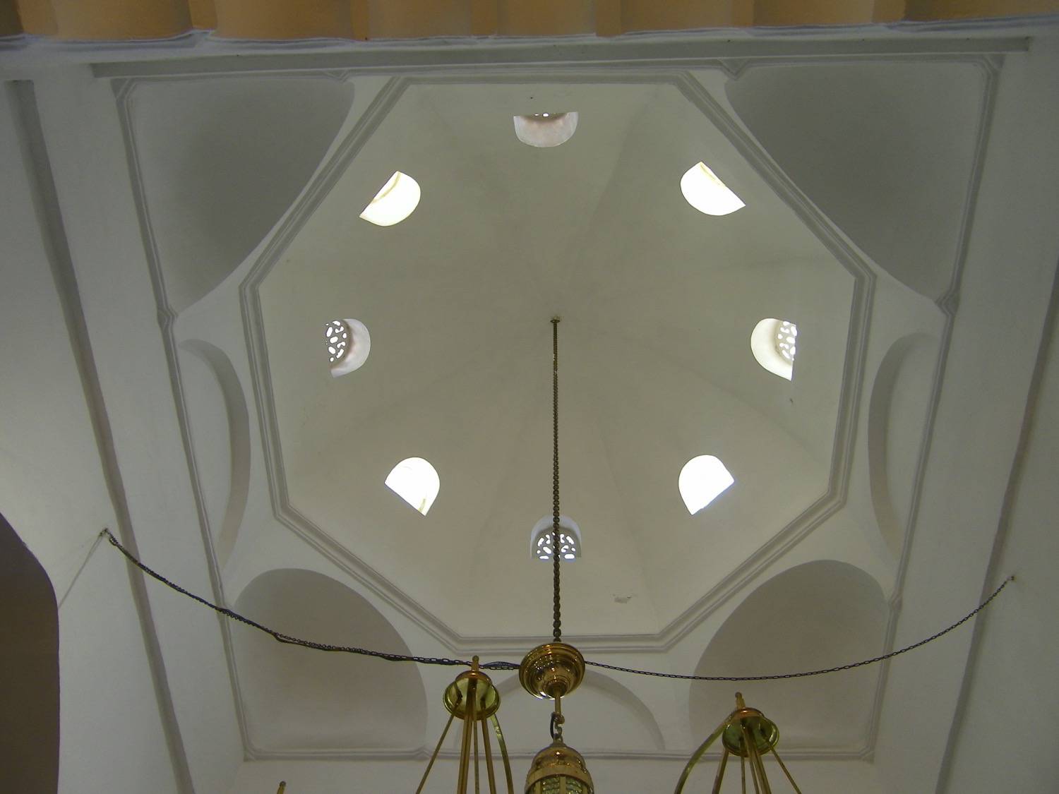 Jami' al-Kabir (Algiers) - Upward view toward the dome of the prayer hall