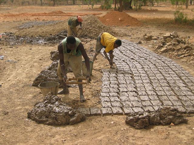 Apprentces making small bricks for the vault  Boromo, Burkina Faso
