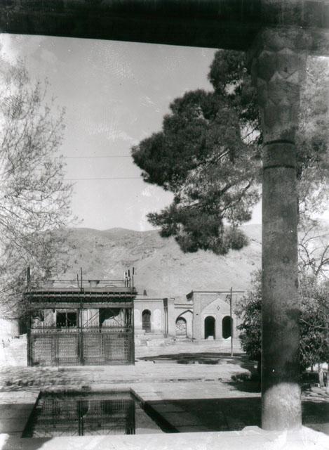 View looking from talar toward the north court, showing the metal enclosure surrounding Hafez's grave prior to the erection of the modern pavilion