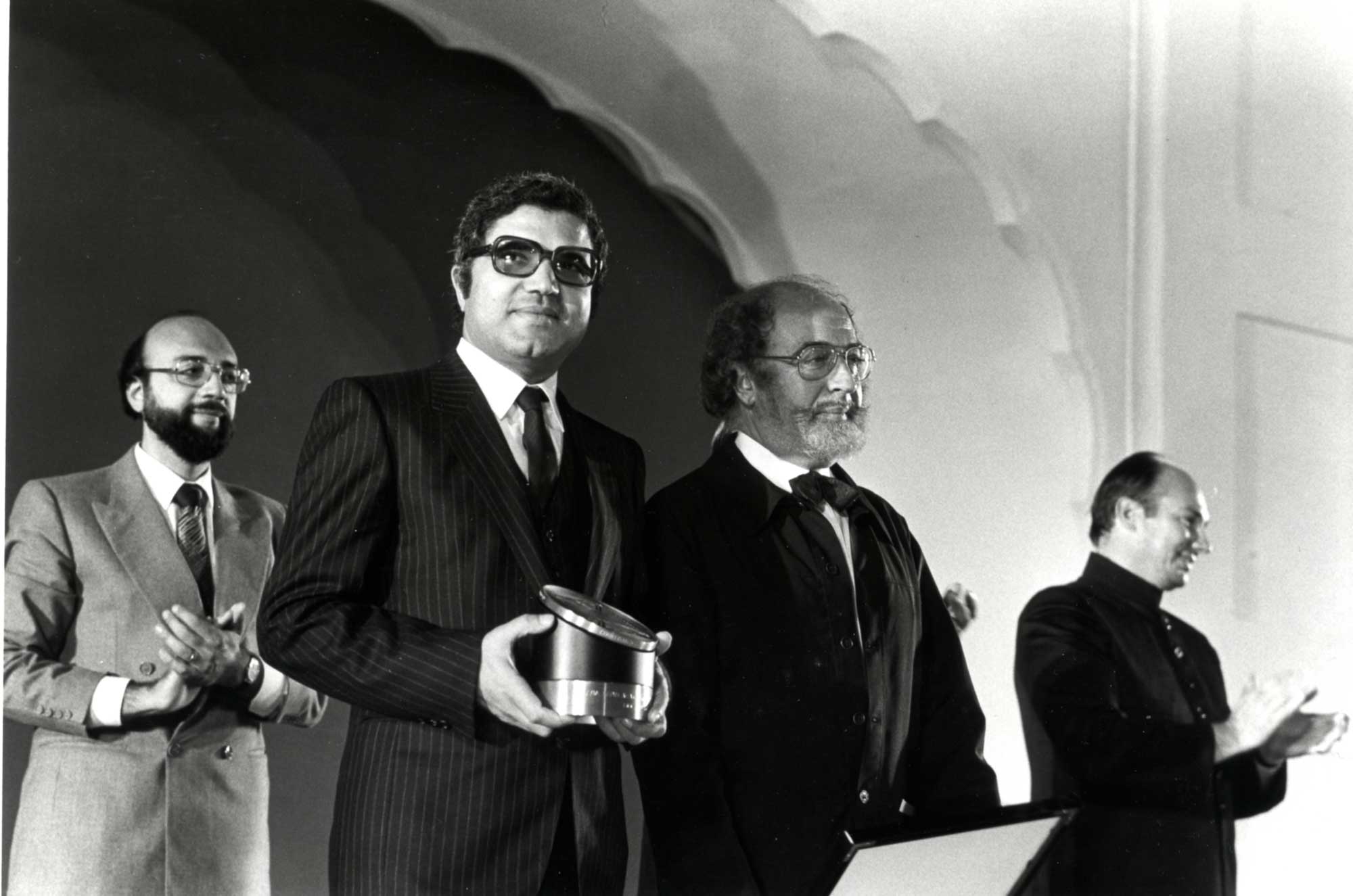 Courtyard Houses of Agadir - <p>Jean-Francois Zevaco (right) at the 1980 ceremony of the Aga Khan Award for Architecture</p>