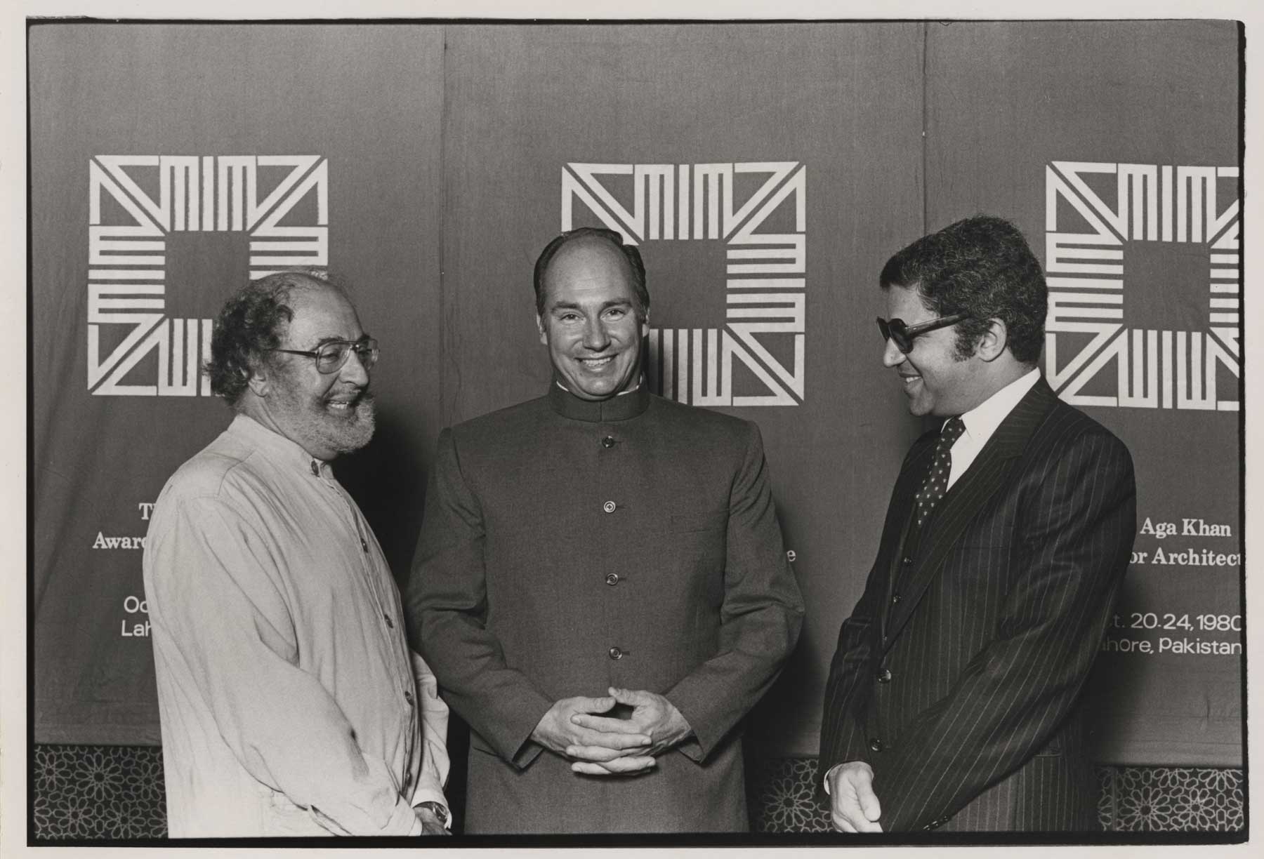 <p>Jean-Francois Zevaco (left), H.H. Aga Khan (center) and a Moroccan official at the 1980 ceremony of the Aga Khan Award for Architecture</p>