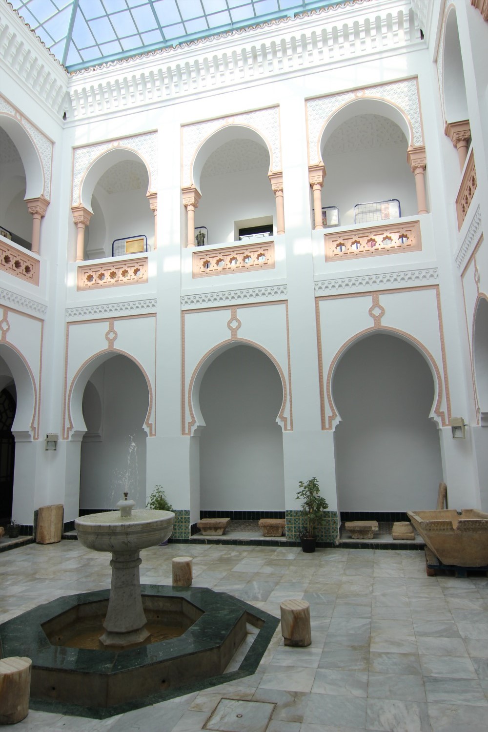View of the right lateral side of the courtyard, showing marble fountain