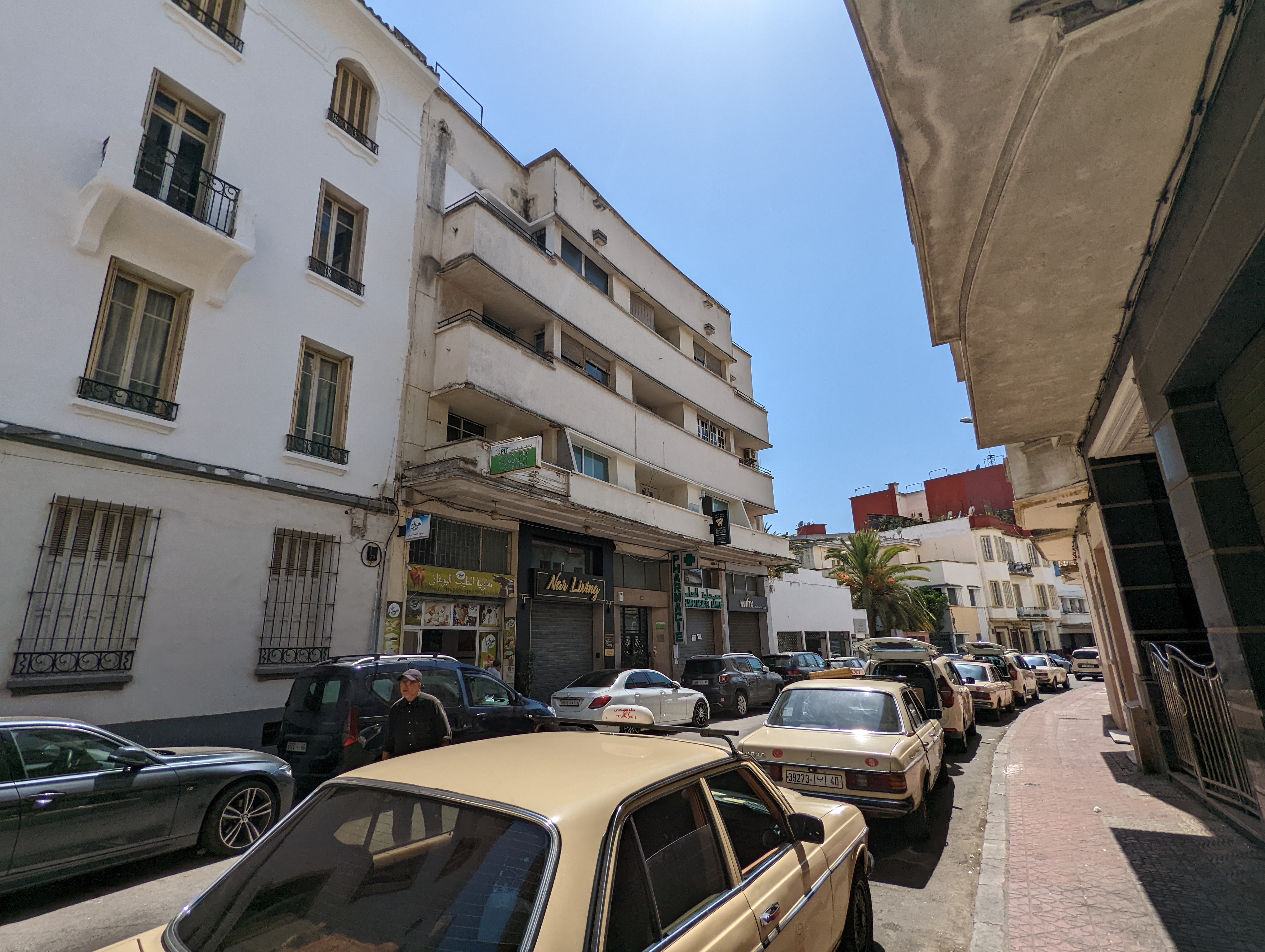 <p>View toward the western corner of the facade on rue Moussa Ben Noussair</p>
