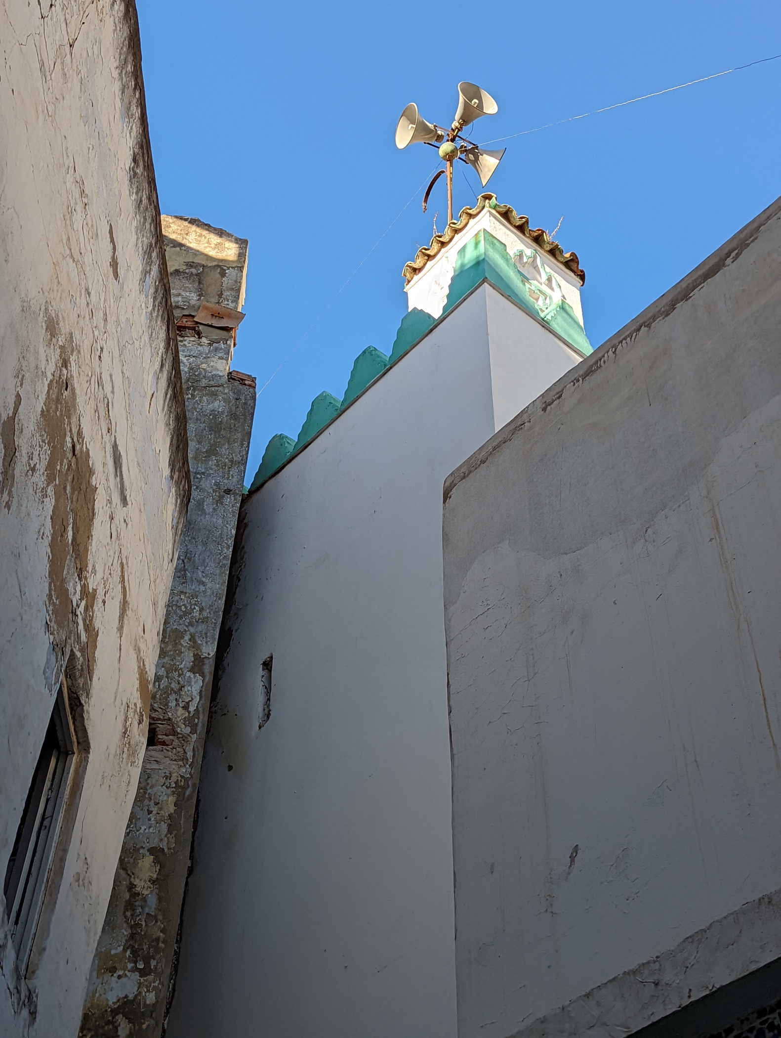 <p>Upward view of the minaret</p>