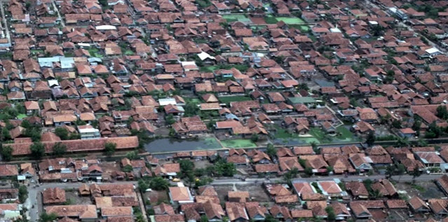 <p>16. Kampung Improvement Programme, Jakarta, Indonesia</p>